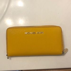 Michael kors wallet